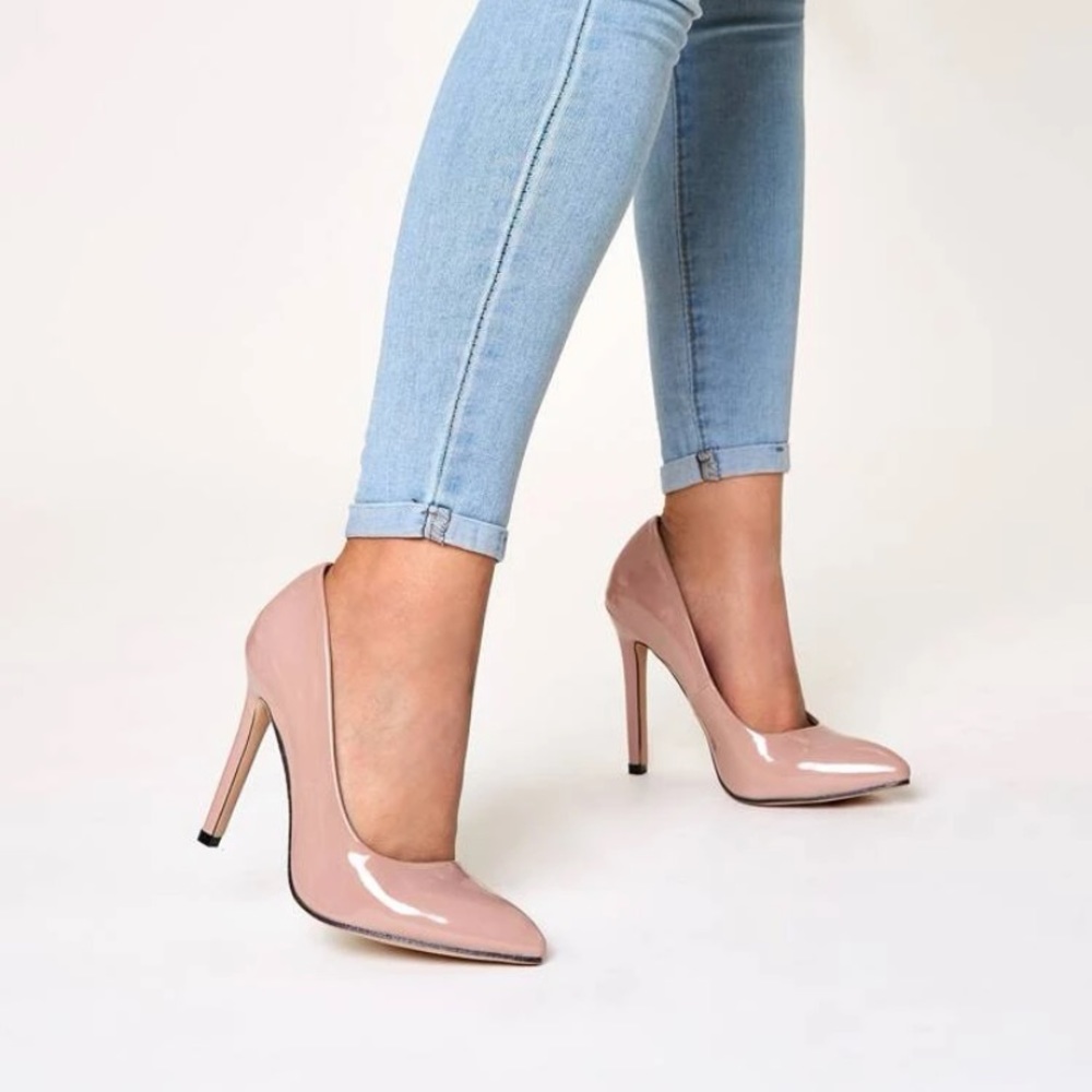 3 1/2 inch nude pumps